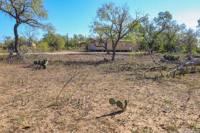391 County Road 445, Hondo, TX 78861