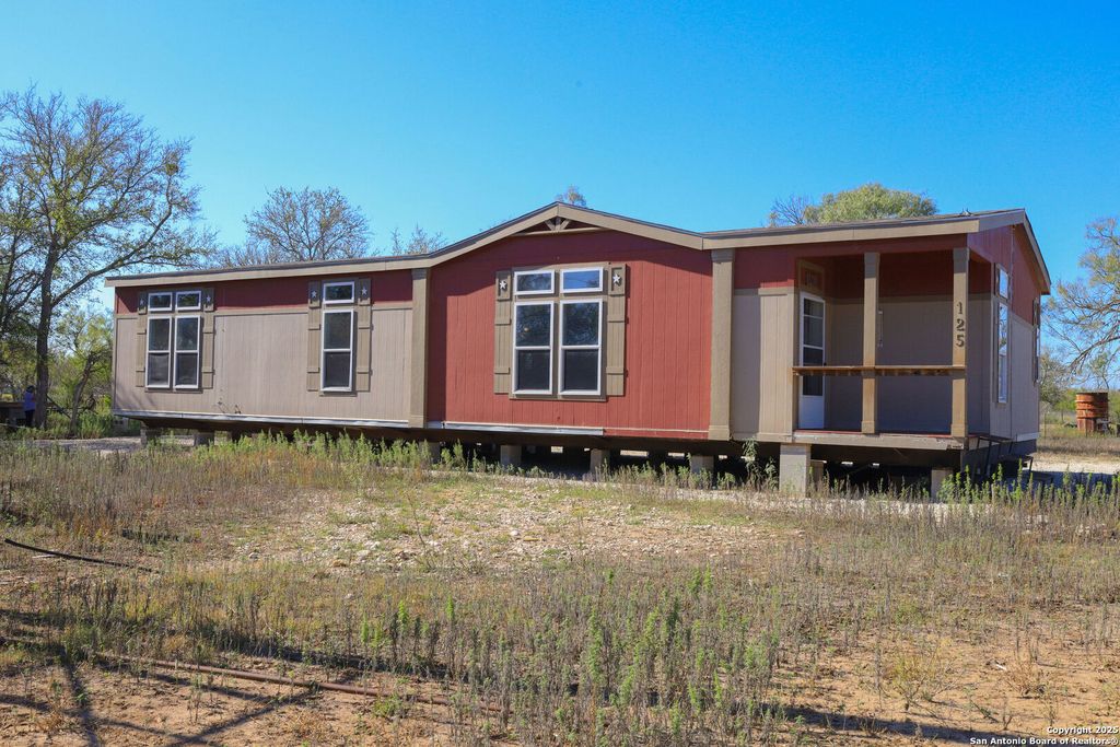 391 County Road 445, Hondo, TX 78861