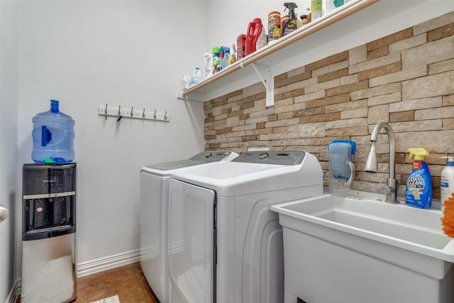 223 Carriage Drive, Willow Park, TX 76087