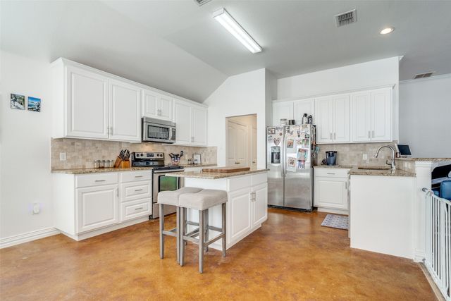 223 Carriage Drive, Willow Park, TX 76087