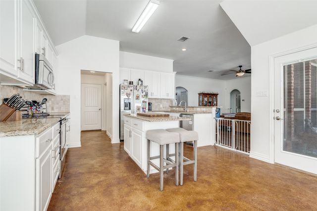 223 Carriage Drive, Willow Park, TX 76087