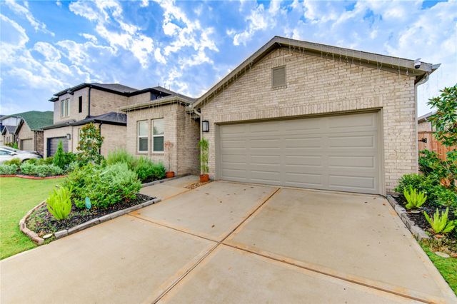 9727 Arrigoni Creek Drive, Cypress, TX 77433