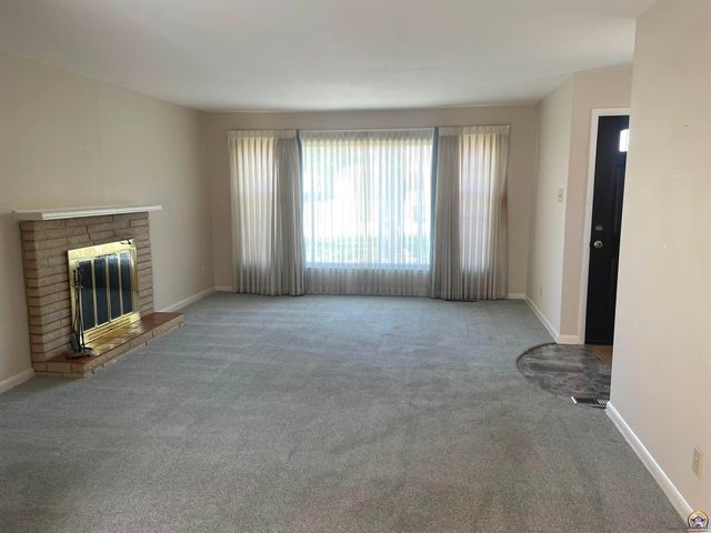 1930 SW Seabrook AVE, Topeka, KS 66606