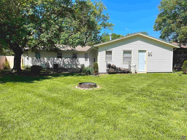 1930 SW Seabrook AVE, Topeka, KS 66606
