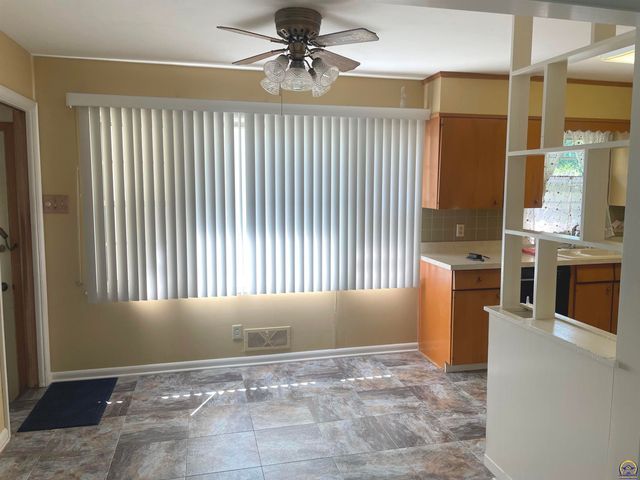1930 SW Seabrook AVE, Topeka, KS 66606