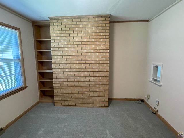 1930 SW Seabrook AVE, Topeka, KS 66606