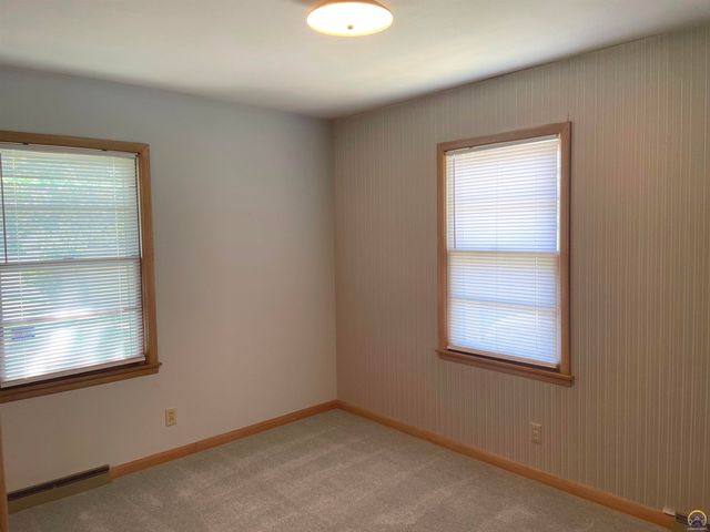1930 SW Seabrook AVE, Topeka, KS 66606