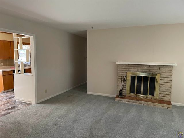 1930 SW Seabrook AVE, Topeka, KS 66606