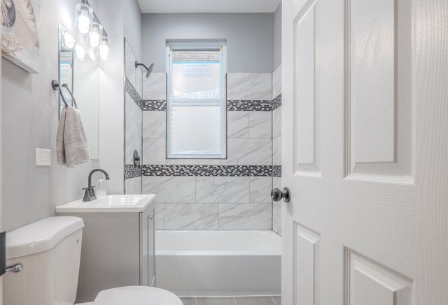 7836 S Saint Lawrence Avenue, Chicago, IL 60619