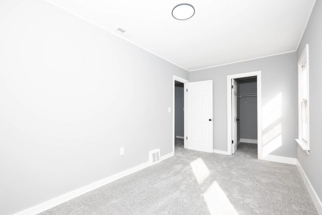 7836 S Saint Lawrence Avenue, Chicago, IL 60619