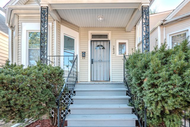 7836 S Saint Lawrence Avenue, Chicago, IL 60619
