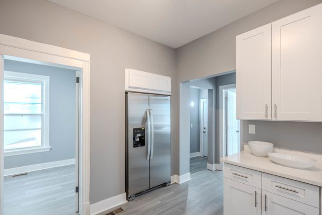 7836 S Saint Lawrence Avenue, Chicago, IL 60619