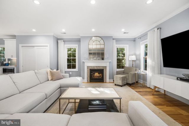 3209 NOTTAGE LN, Falls Church, VA 22042