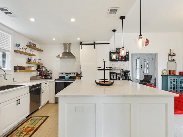 1200 W Walker Street, Denison, TX 75020