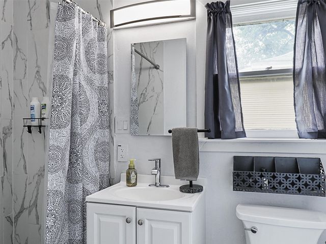 1200 W Walker Street, Denison, TX 75020