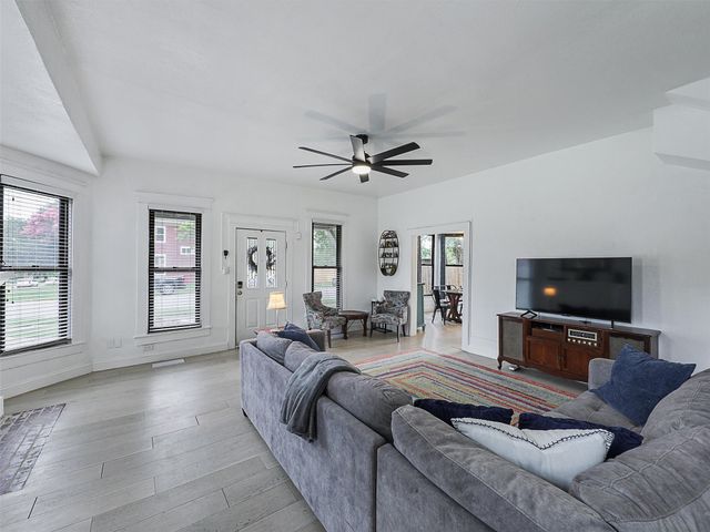 1200 W Walker Street, Denison, TX 75020