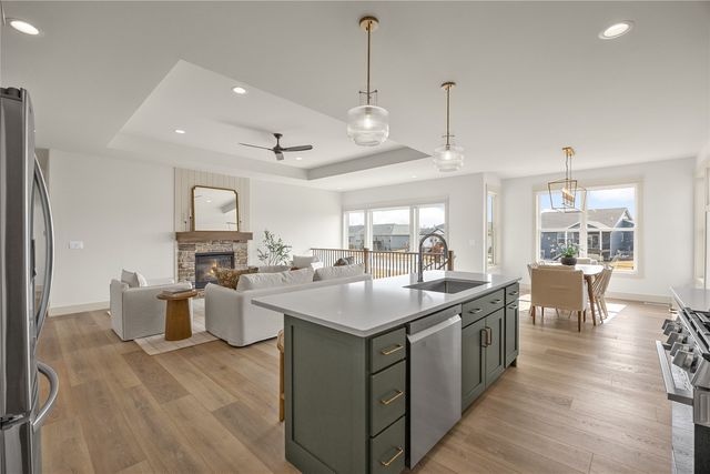 1297 Hickory Ridge Dr, Marion, IA 52302