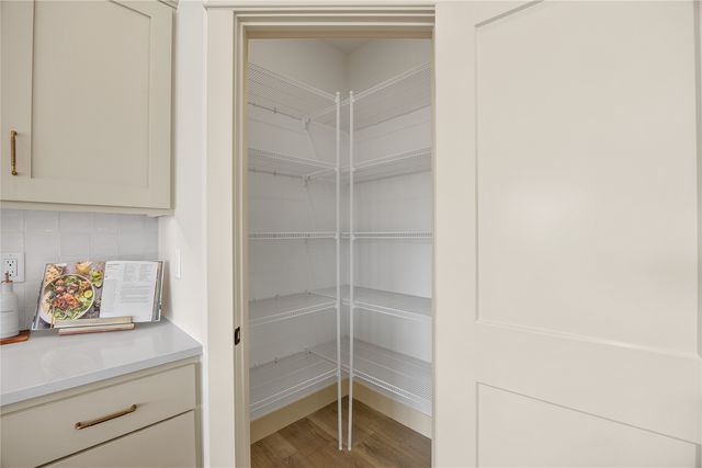 1297 Hickory Ridge Dr, Marion, IA 52302