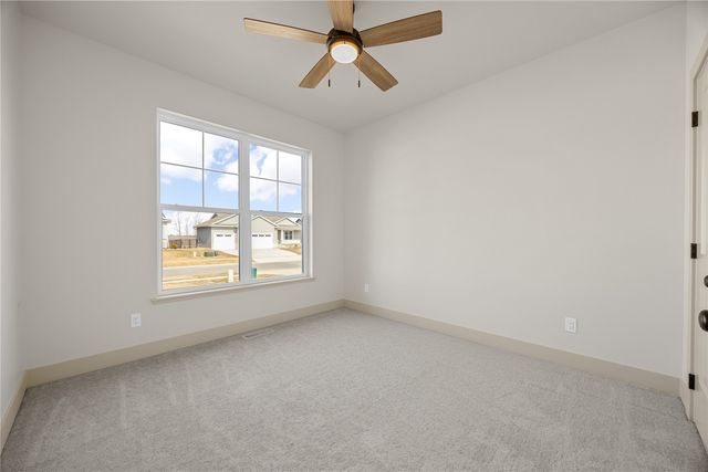 1297 Hickory Ridge Dr, Marion, IA 52302