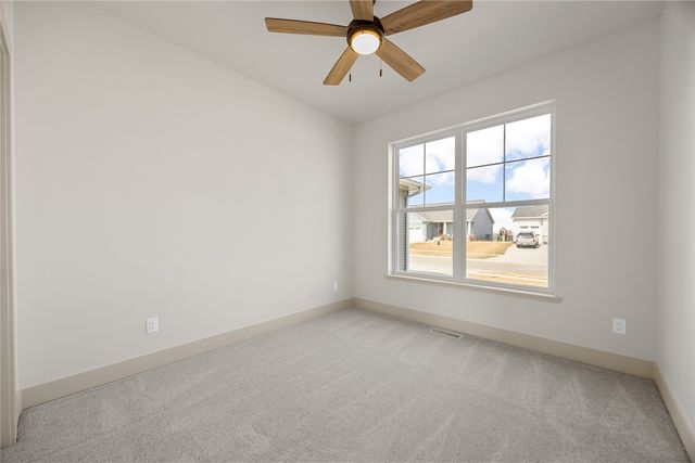 1297 Hickory Ridge Dr, Marion, IA 52302