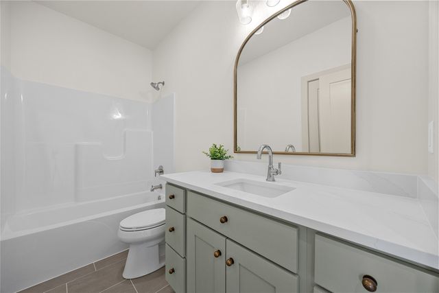 1297 Hickory Ridge Dr, Marion, IA 52302