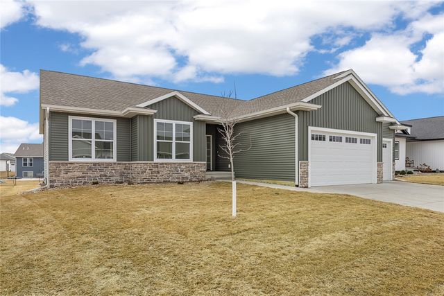1297 Hickory Ridge Dr, Marion, IA 52302