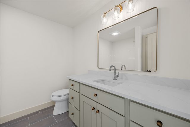 1297 Hickory Ridge Dr, Marion, IA 52302