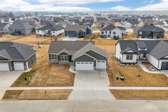 1297 Hickory Ridge Dr, Marion, IA 52302