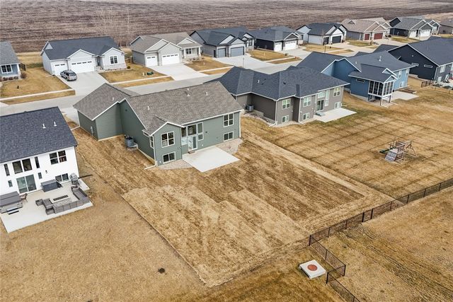 1297 Hickory Ridge Dr, Marion, IA 52302