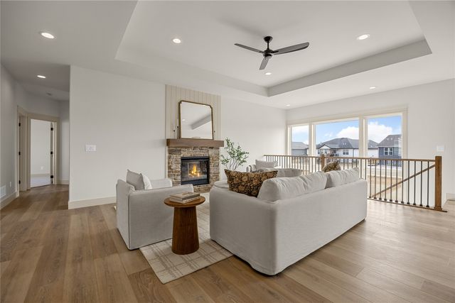 1297 Hickory Ridge Dr, Marion, IA 52302