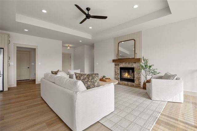 1297 Hickory Ridge Dr, Marion, IA 52302