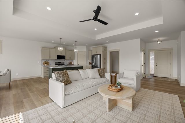 1297 Hickory Ridge Dr, Marion, IA 52302