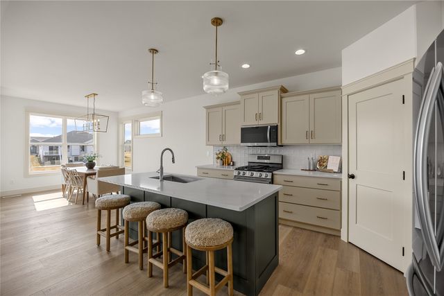 1297 Hickory Ridge Dr, Marion, IA 52302