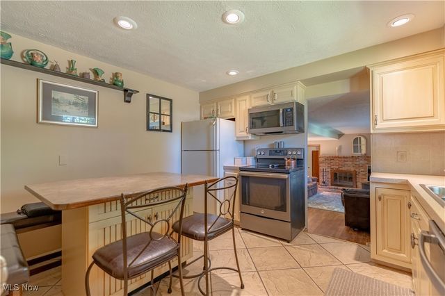 7272 Ashburton Circle NW, North Canton, OH 44720