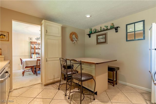 7272 Ashburton Circle NW, North Canton, OH 44720