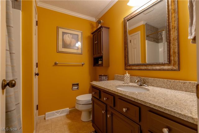 7272 Ashburton Circle NW, North Canton, OH 44720