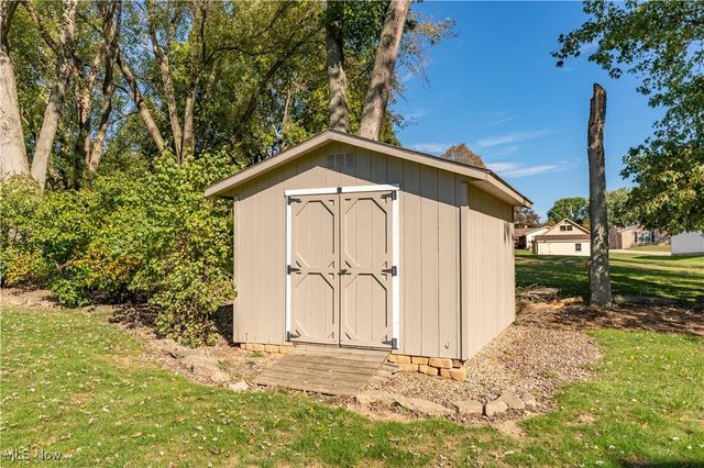 7272 Ashburton Circle NW, North Canton, OH 44720