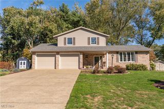 7272 Ashburton Circle NW, North Canton, OH 44720