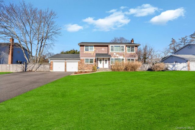 11 Marlo Lane, Hauppauge, NY 11788