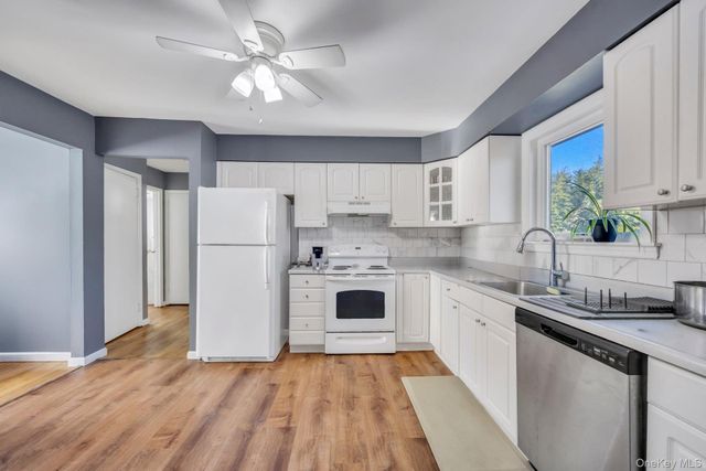 11 Marlo Lane, Hauppauge, NY 11788