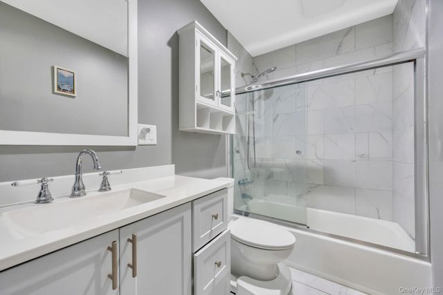 11 Marlo Lane, Hauppauge, NY 11788