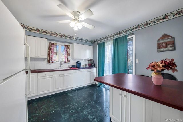 11 Marlo Lane, Hauppauge, NY 11788