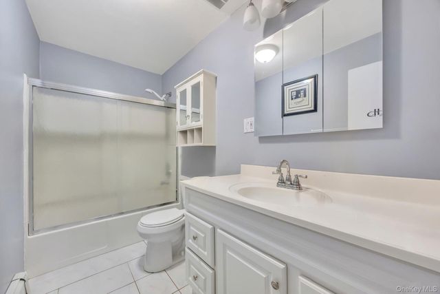 11 Marlo Lane, Hauppauge, NY 11788