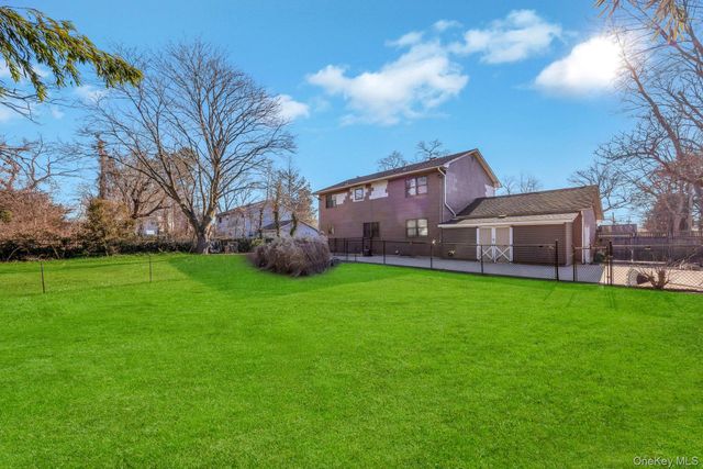 11 Marlo Lane, Hauppauge, NY 11788