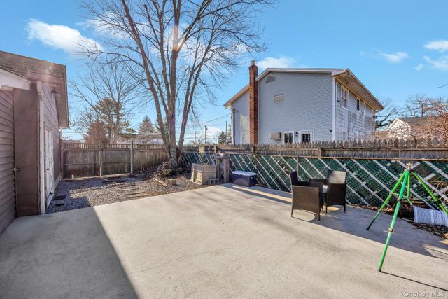 11 Marlo Lane, Hauppauge, NY 11788