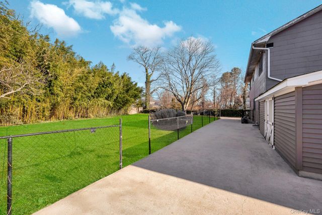 11 Marlo Lane, Hauppauge, NY 11788