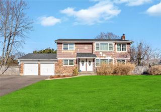 11 Marlo Lane, Hauppauge, NY 11788