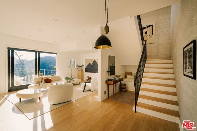 2591 Leicester Drive, Los Angeles, CA 90046