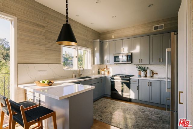 2591 Leicester Drive, Los Angeles, CA 90046