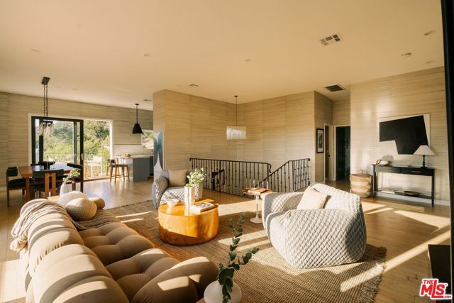 2591 Leicester Drive, Los Angeles, CA 90046